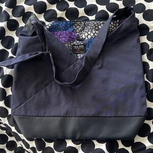 Navy Shoulder Bag with Patterned Lining
SouSou Y’SACCS Brand